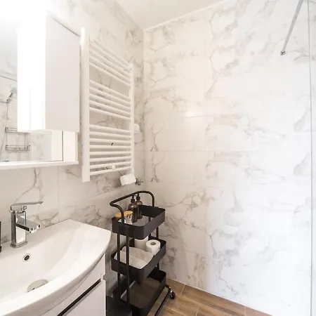 Diogenous דירה *